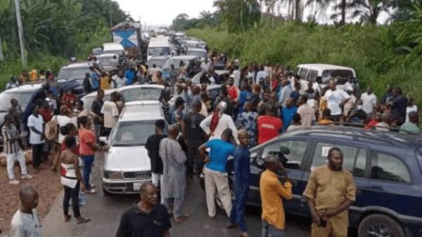 Many passengers stranded as Minna-Bida highway collapses yet again