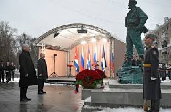 Putin, Cuban president unveil monument to Fidel Castro in Moscow
