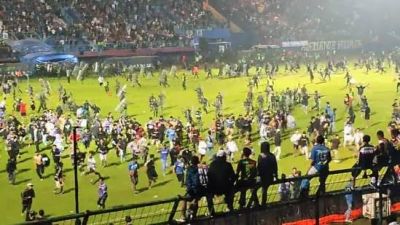 129 dead in Indonesia soccer match riot