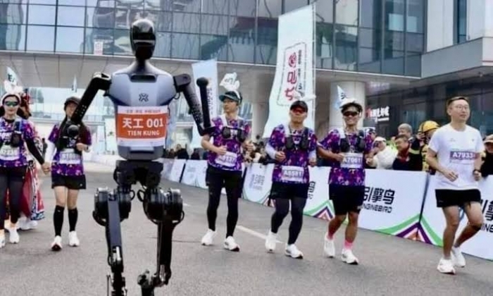 Humans to compete against humanoid robots at half-marathon