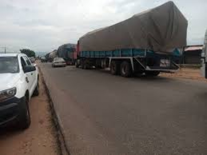 Truck drivers block major Kogi highway over shooting of colleagues
