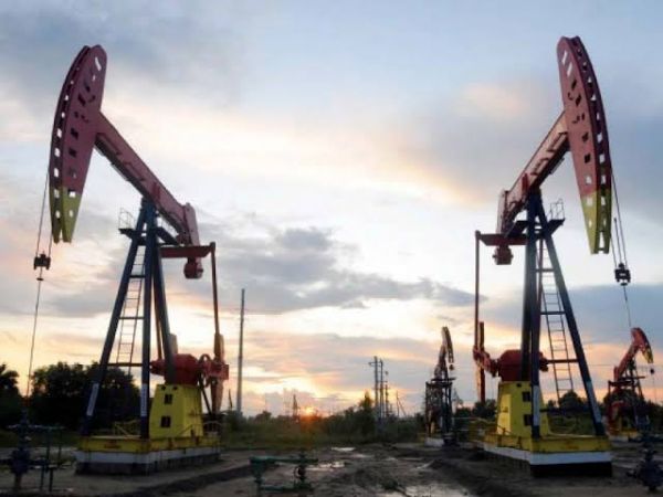 Oil prices climb on supply concerns