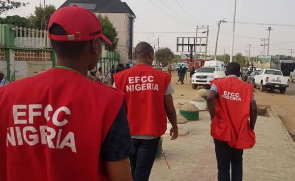 EFCC raids forex parallel market in Abuja amid crashing Naira