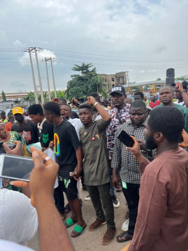 ASUU strike: Students block Lagos-Ibadan expressway