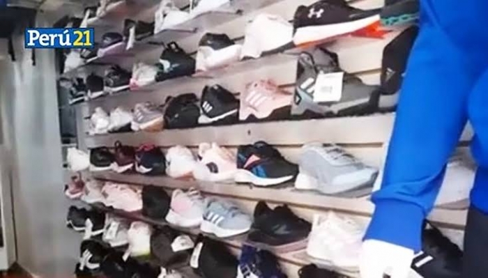 Thieves steal 220 sneakers from store, all for the right foot